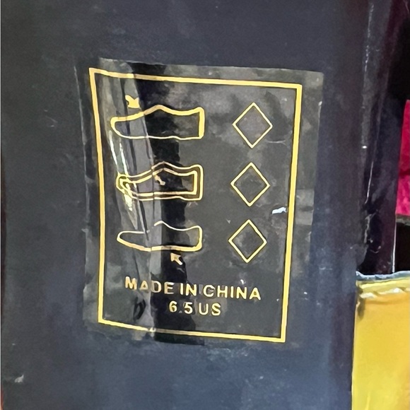 Shoes - Picture 9 of 10